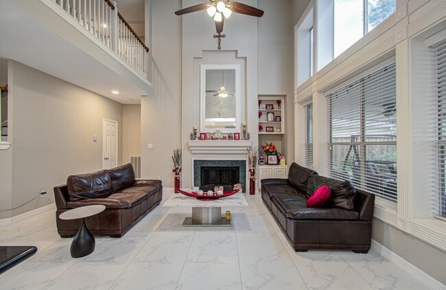 Building Photo - 12427 Shadycrest Dr