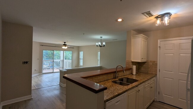 Building Photo - Three Bedroom Waterfront Condo Mooresville