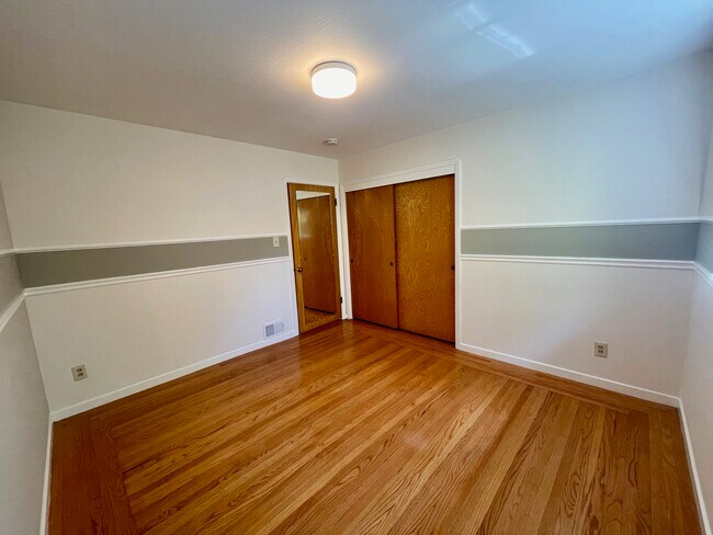 3rd bedroom closet and entrance - 5940 La Salle Ave
