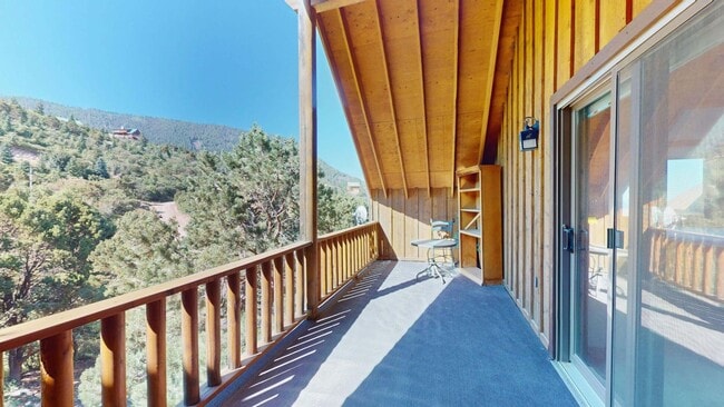 Building Photo - Cabin in Cedar Highlands