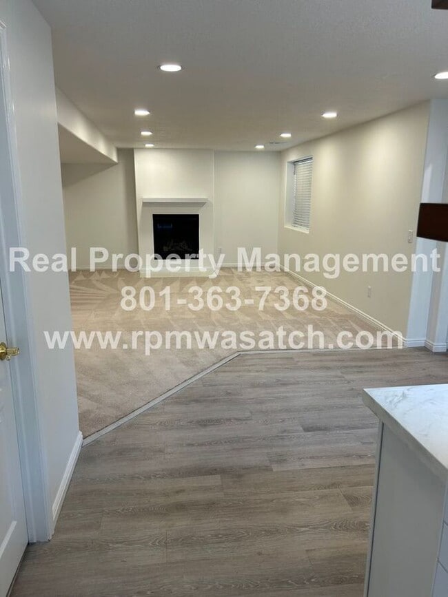 Building Photo - 13982 S Hawberry Rd