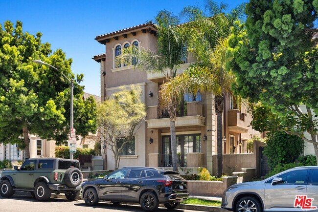 Primary Photo - 208 S Lasky Dr