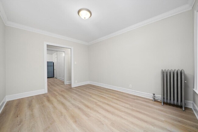 Building Photo - 2633 1/2 N Spaulding Ave