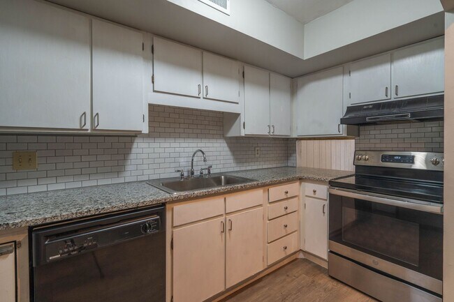 Building Photo - 115 Beechnut St