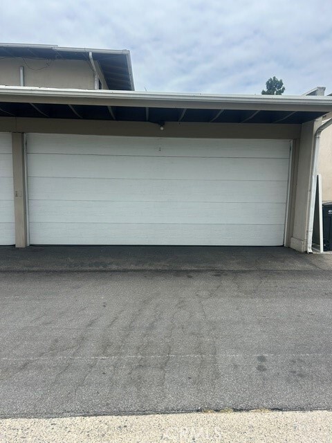 Building Photo - 1728 Westcliff Dr
