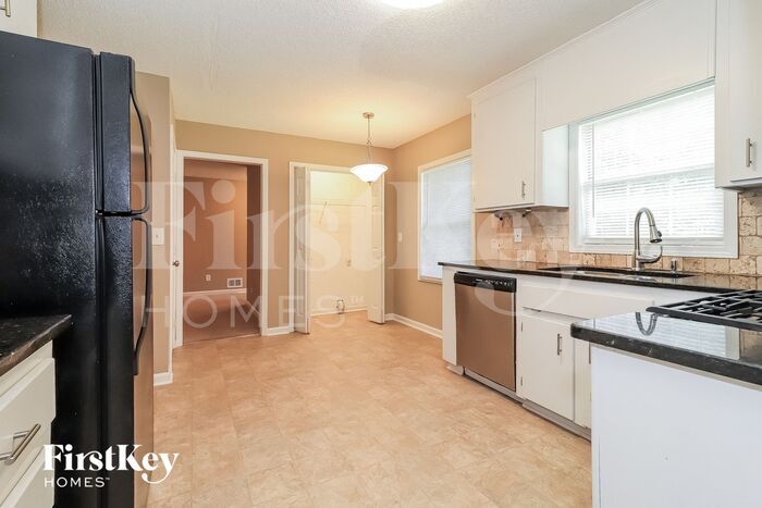 Building Photo - 1537 McAdoo Dr
