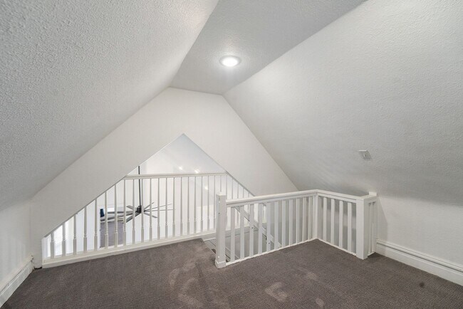 Building Photo - 4 Bed 2.5 Bath Available Now in Sloans Lake!