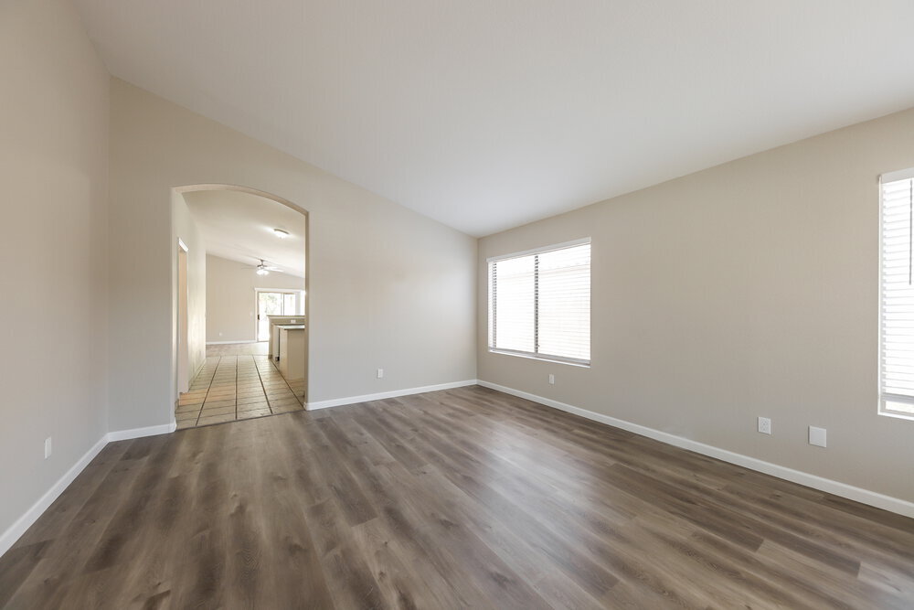 Building Photo - 7418 W Lone Cactus Dr