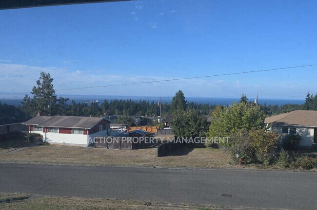 Building Photo - 4 bed 2 bath home in Port Angeles