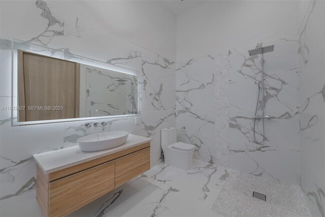 Building Photo - 635 SW 9th St