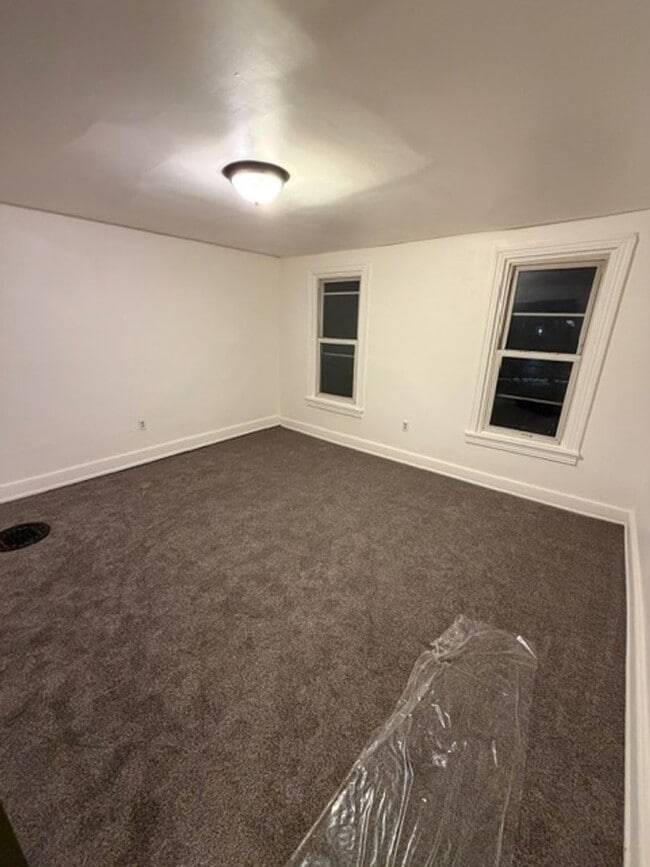 Building Photo - Renovated 3–4BR Townhome | $1,495 | Available Now