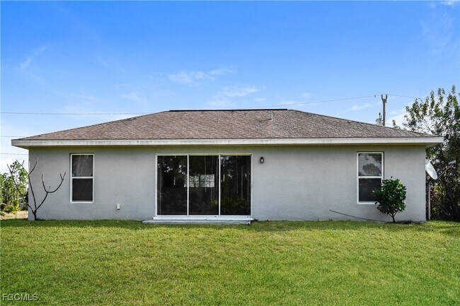Building Photo - 742 Fuller Ave S