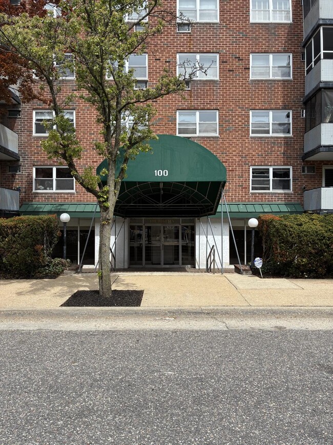 Building Photo - 100 Lincoln Ave