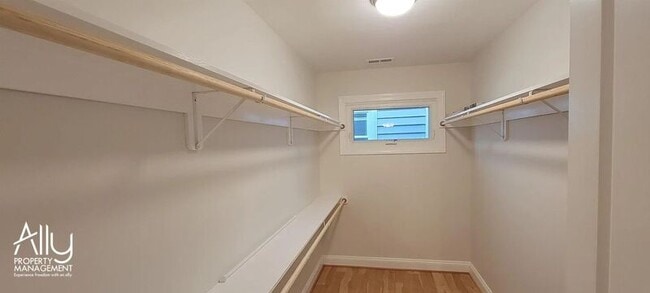 Building Photo - 290 Windfield Cir