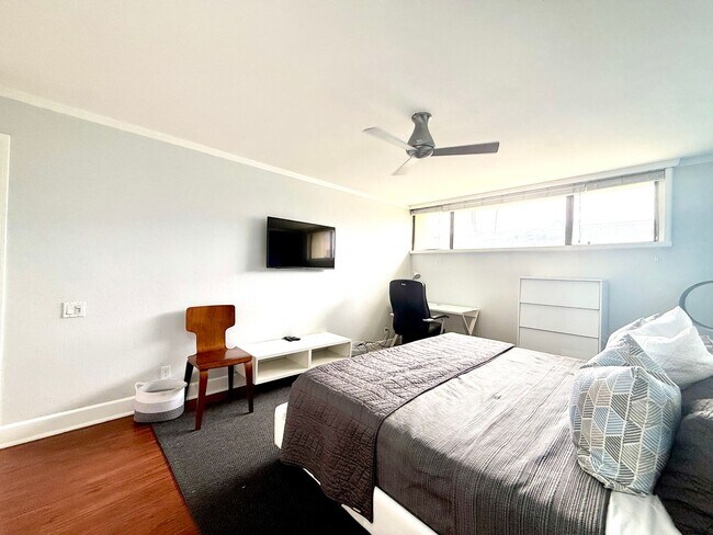 Building Photo - Furnished One Bedroom - Long Term - Smoke Tree Raquet Club