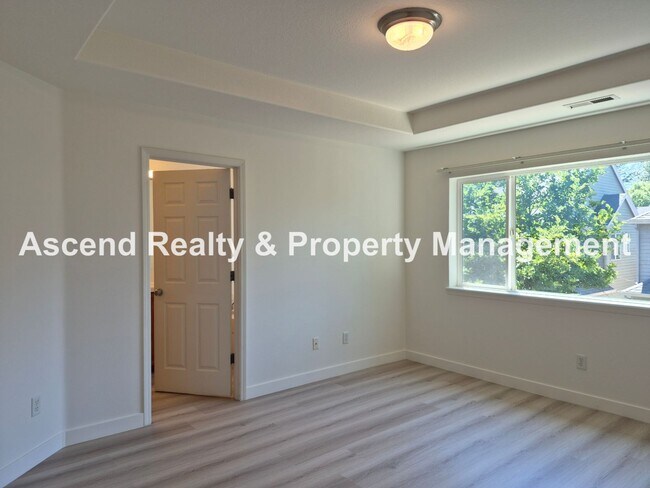 Building Photo - Available NOW! Updated in Arbor Roses 3Bed...