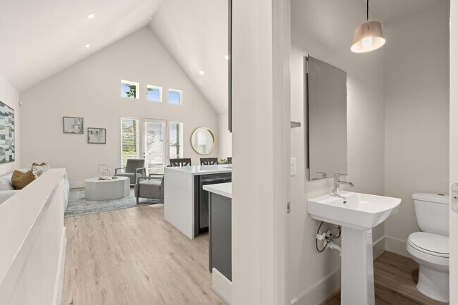 Building Photo - 1042 Homer St