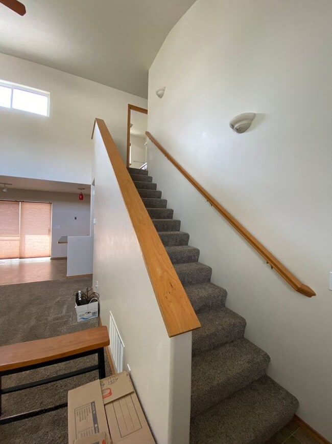 Building Photo - 3 Bed - 2 Bath - Fenced Yard