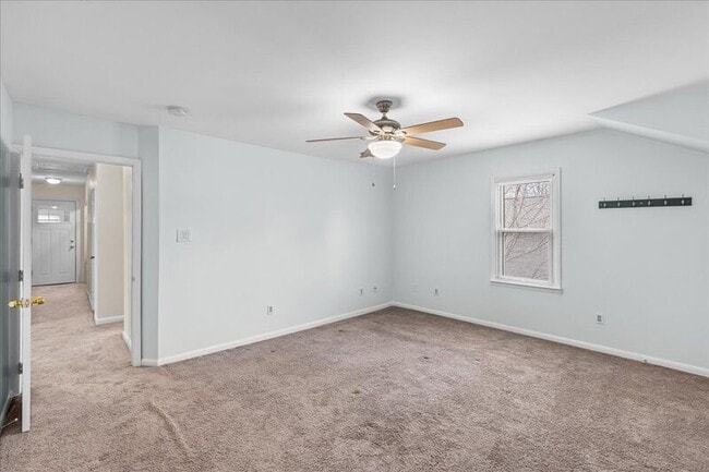 Building Photo - 127 E Pine St