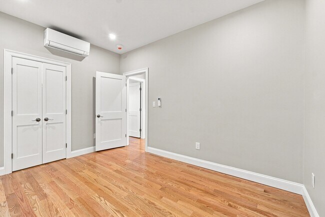 Building Photo - 517 E 3rd St