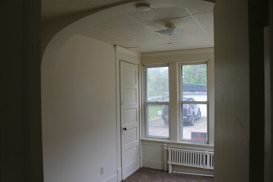 Building Photo - 457 W 8th St