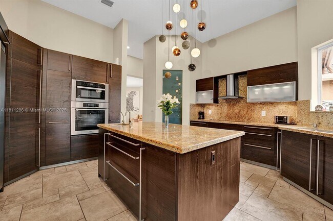 Building Photo - 5050 SW 166th Ave