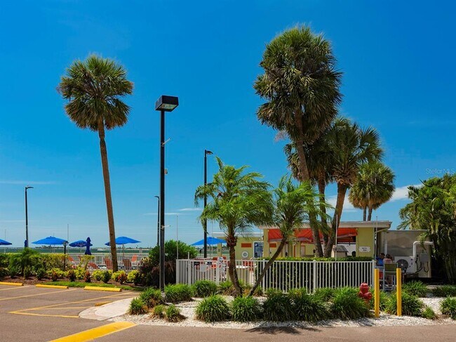 Building Photo - 2506 N Rocky Point Dr