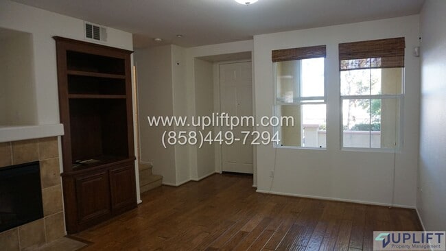 Building Photo - 2 Bed, 3 Bath Townhome Near Parks, Shoppin...