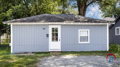 Building Photo - 1 bed 1 bath Garden District Studio Apartment