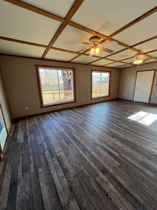 Building Photo - 4 bedroom/3 baths house
