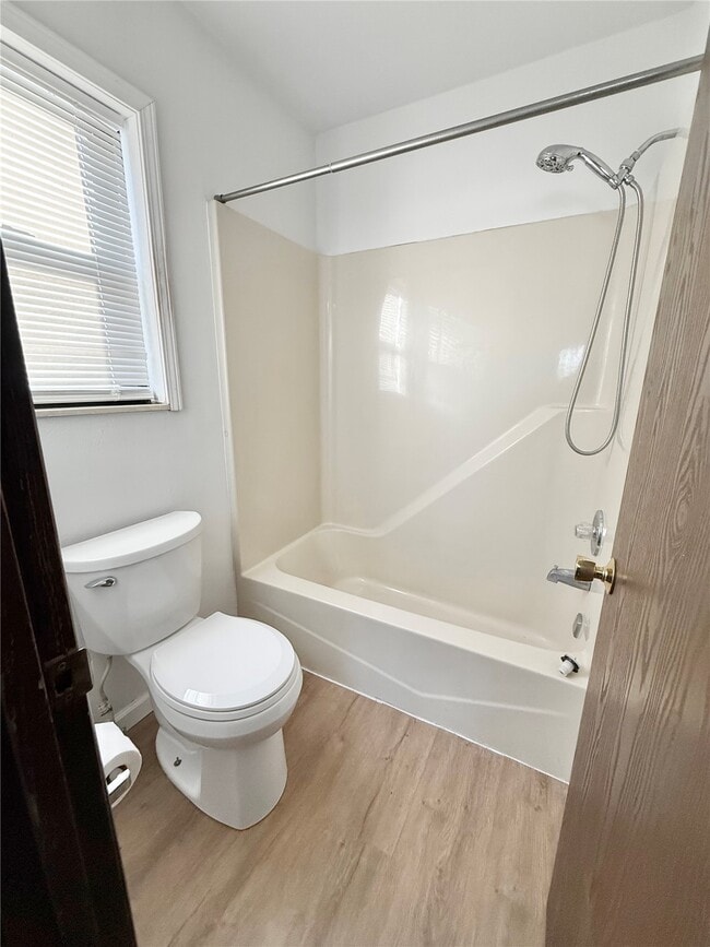 Building Photo - 76 Peachtree Ln