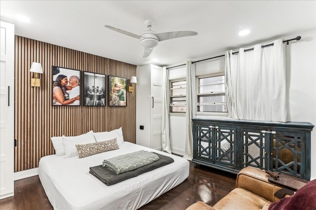 Building Photo - 2735 N Mozart St