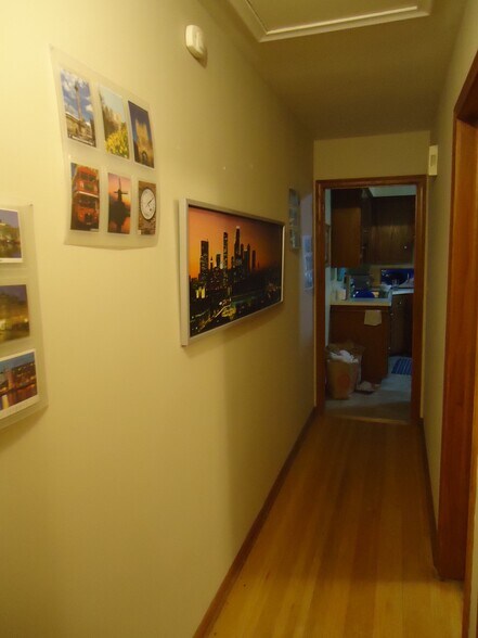 Hallway to kitchen from beds/bathroom - 3522 Holmes Ave