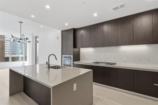 Building Photo - 501 West Ave