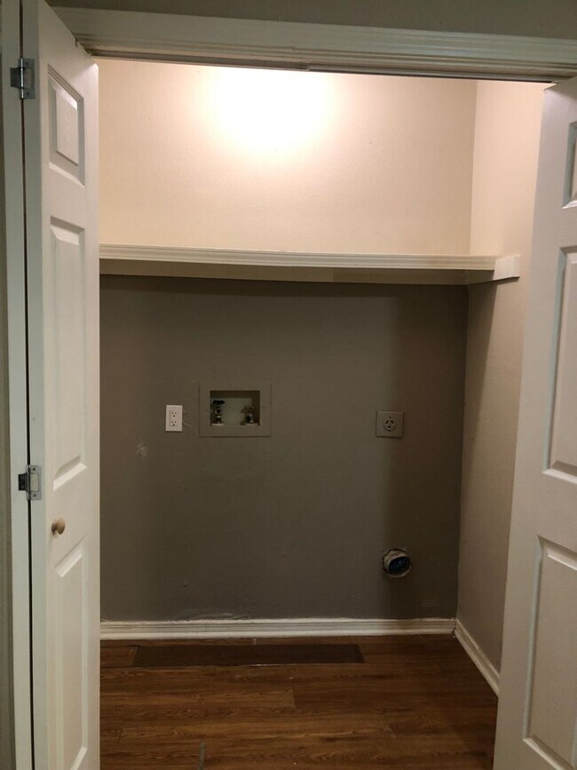 Building Photo - 3063 Olympia Dr