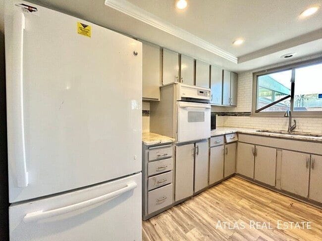 Building Photo - 9117 E Nassau Ave