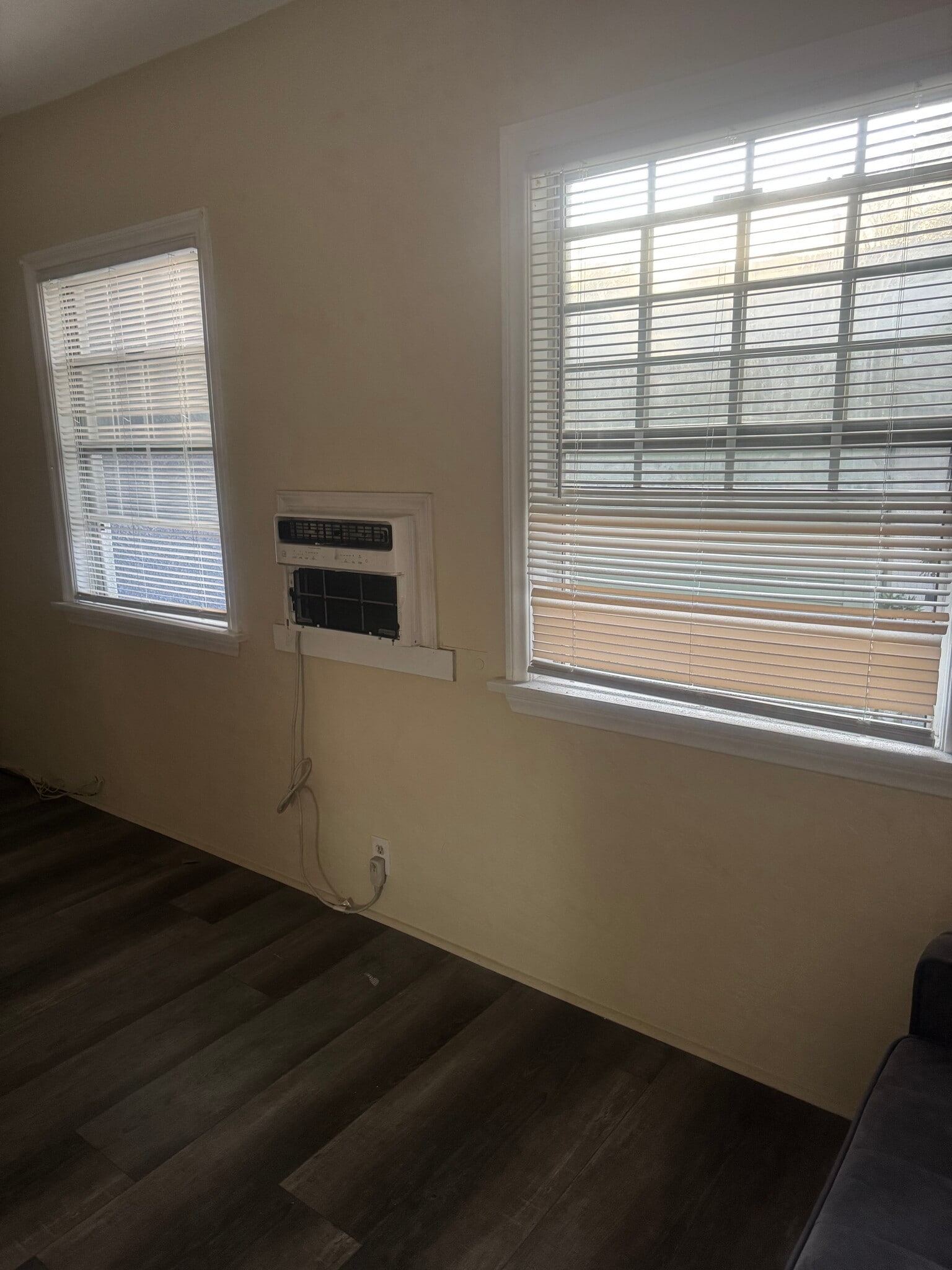 Air-conditioning - 9932 Beverly St