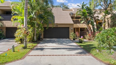 Building Photo - 790 St Albans Dr