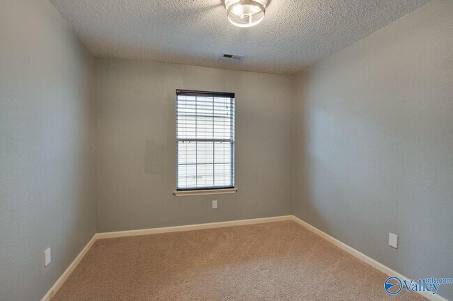 Building Photo - 143 Rebecca Pines Dr