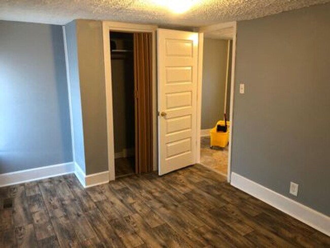 Building Photo - 3 bedroom 2 bath house