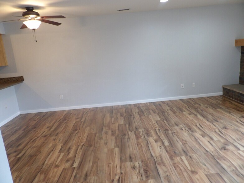 Building Photo - 128 W Rockrimmon Blvd