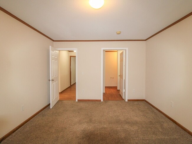 Building Photo - 130 Meadows Ln