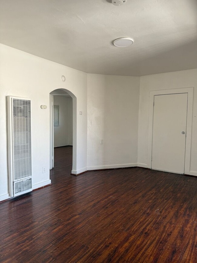 Building Photo - 649 W 8th St