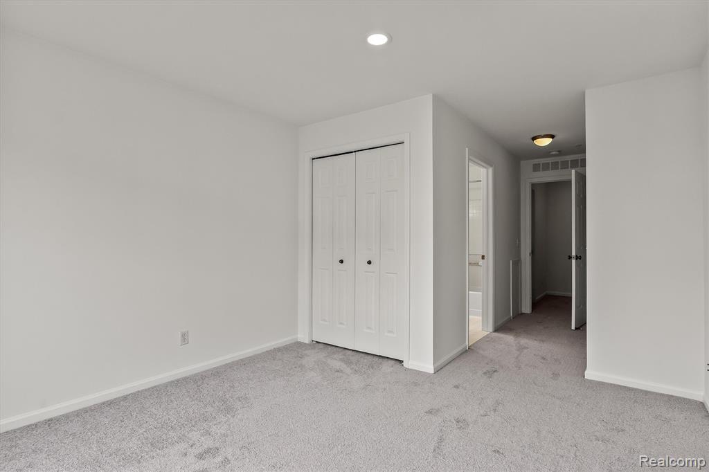 Building Photo - 3094 Camden Dr