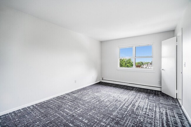 Building Photo - 18 Fairfield Ave