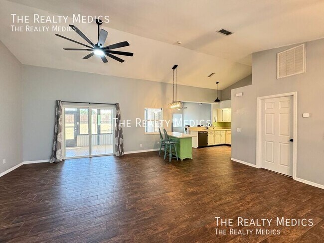 Building Photo - 2601 Bridle Dr