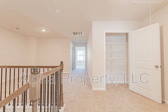 Building Photo - 540 Yellow Fox Rd