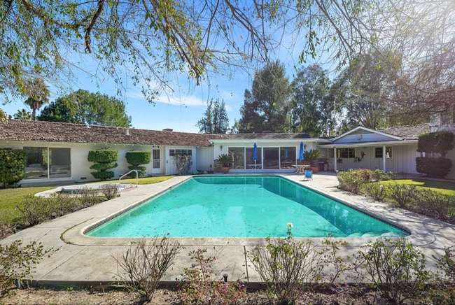 Building Photo - 19471 Rosita St