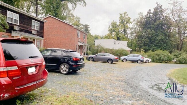 Building Photo - 122 Harmon St