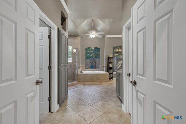 Building Photo - 9752 Trophy Oaks Dr